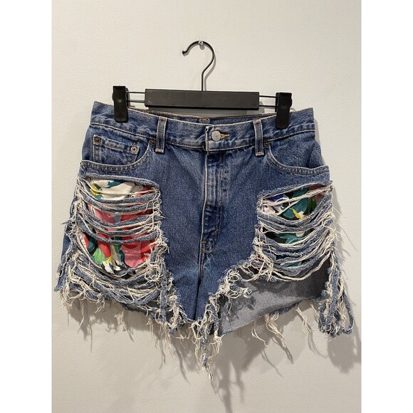Vintage Levis Jean Shorts Womens 28" Cut Off 550 Relaxed 90s High Rise Grunge - Picture 1 of 9